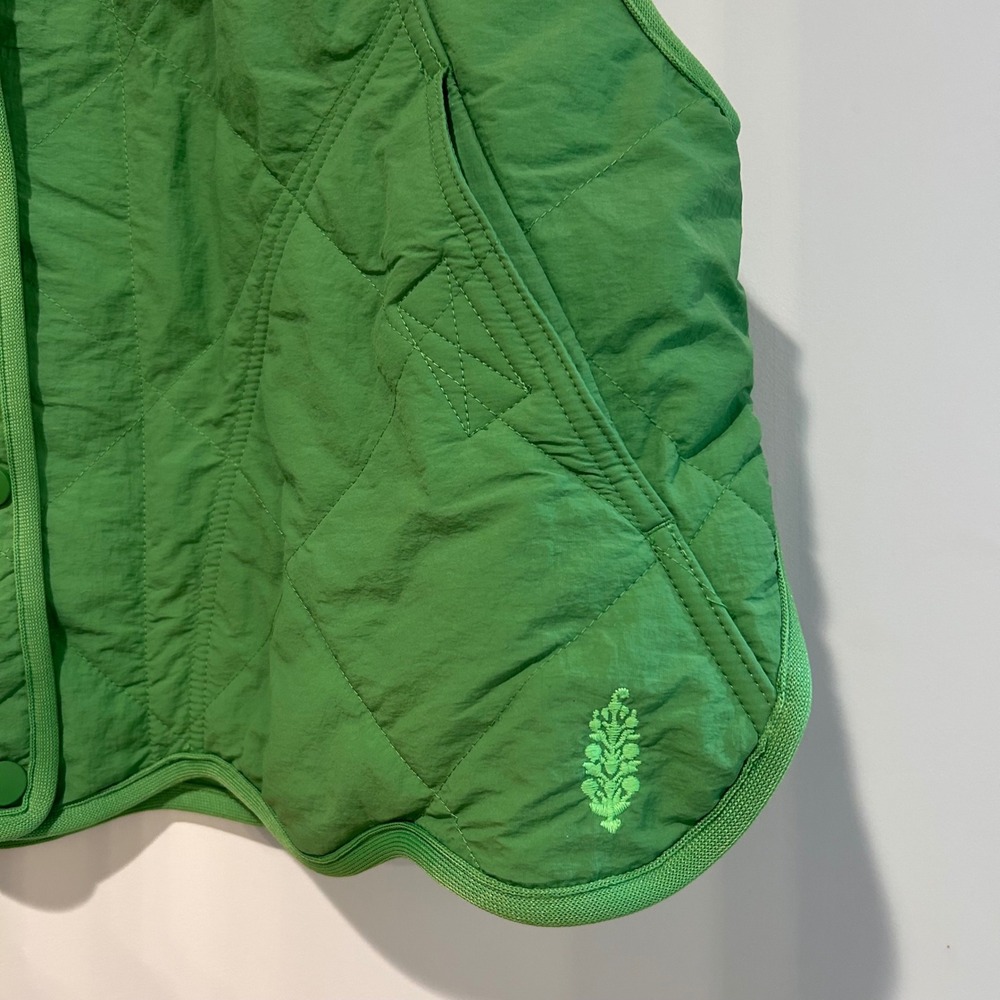 FP Movement‎ Quinn Puffer Vest Green Quilted Scalloped Hem XS Workout Athleisure - Picture 4 of 10